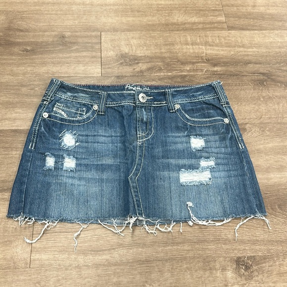 Amethyst Jeans Dresses & Skirts - Y2K Amethyst Jean mini skirt junior size 11